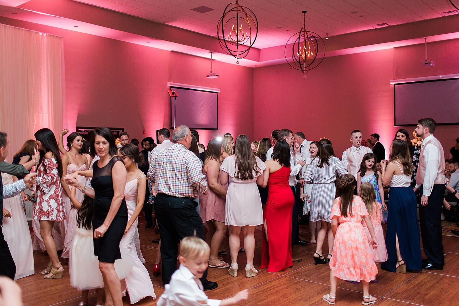 Arielle Peters Photography | Wedding guests dancing at wedding reception at the Holiday Inn in Mishawaka, Indiana.