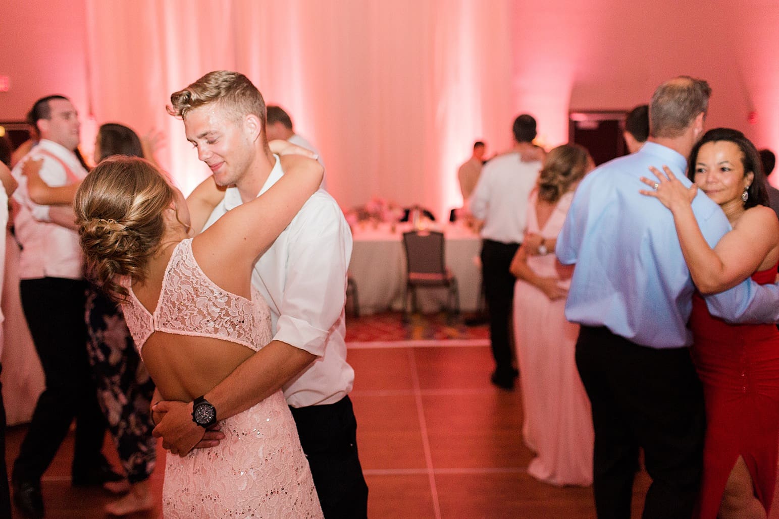 Arielle Peters Photography | Wedding guests dancing at wedding reception at the Holiday Inn in Mishawaka, Indiana.