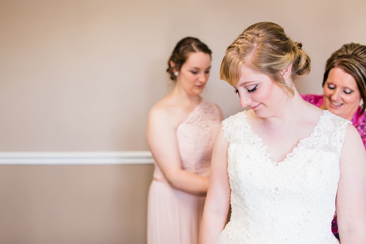 Arielle Peters Photography | Mother of bride helping bride put on dress on wedding day at St. Joseph County Parks in South Bend, Indiana.