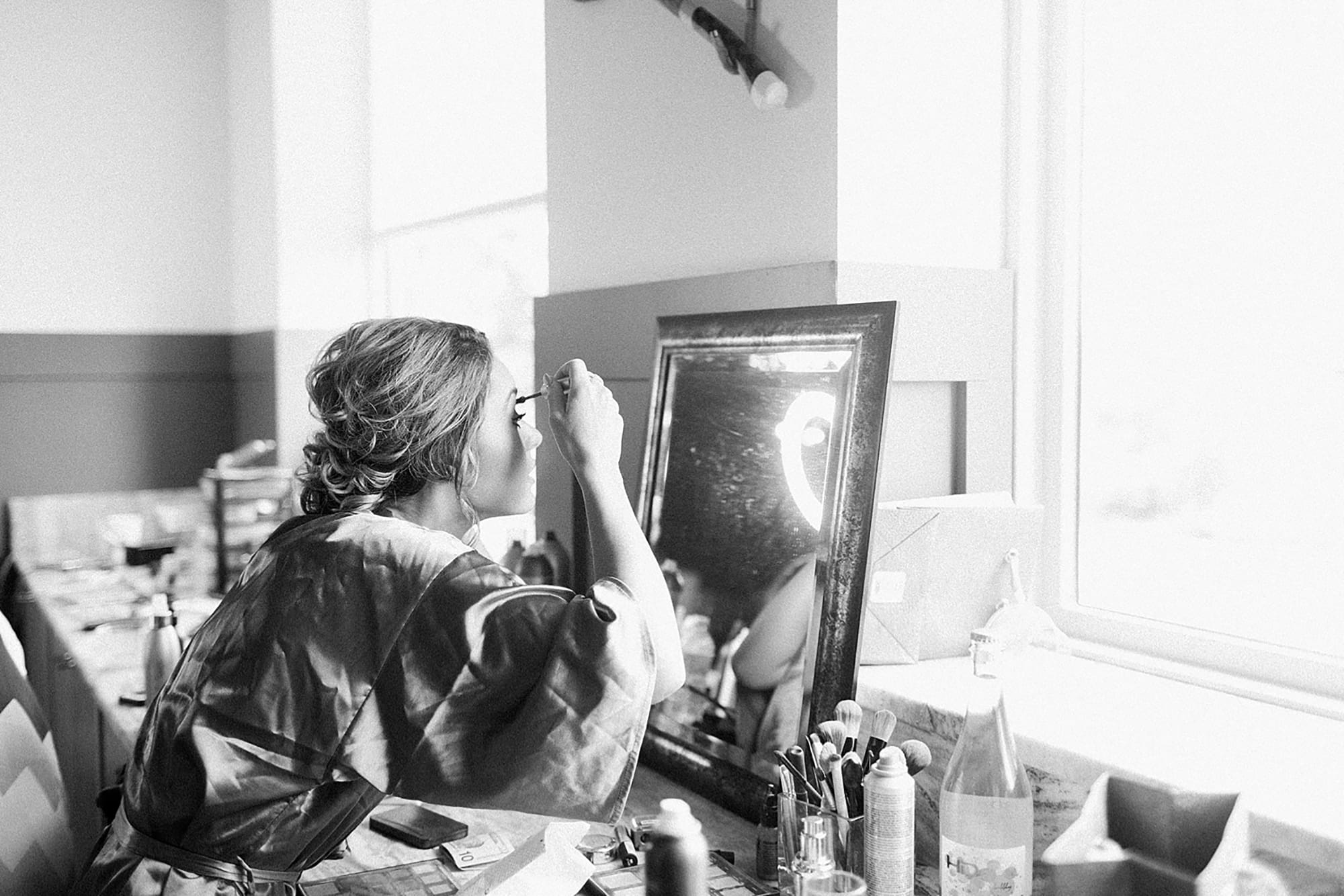Arielle Peters Photography | Bride and bridesmaids getting ready on wedding day at Winona Heritage Room in Winona Lake, Indiana.