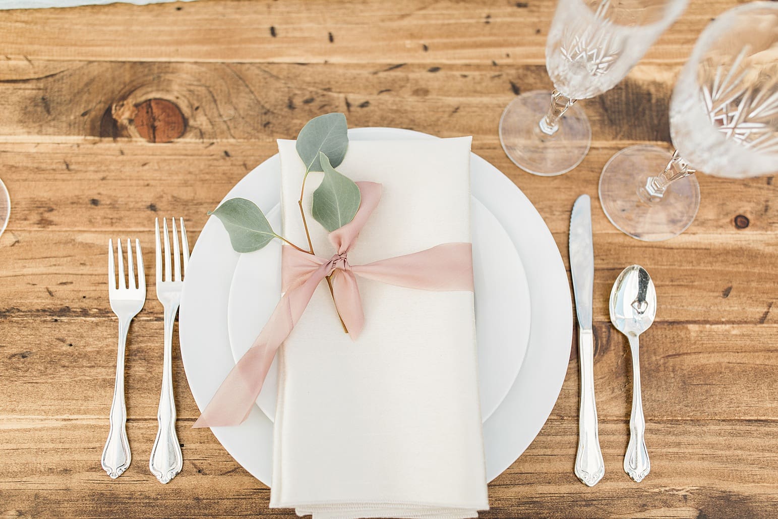Arielle Peters Photography | Outdoor wedding reception table settings and floral arrangements on wedding day at Joseph Decuis Farm in Roanoke, Indiana.