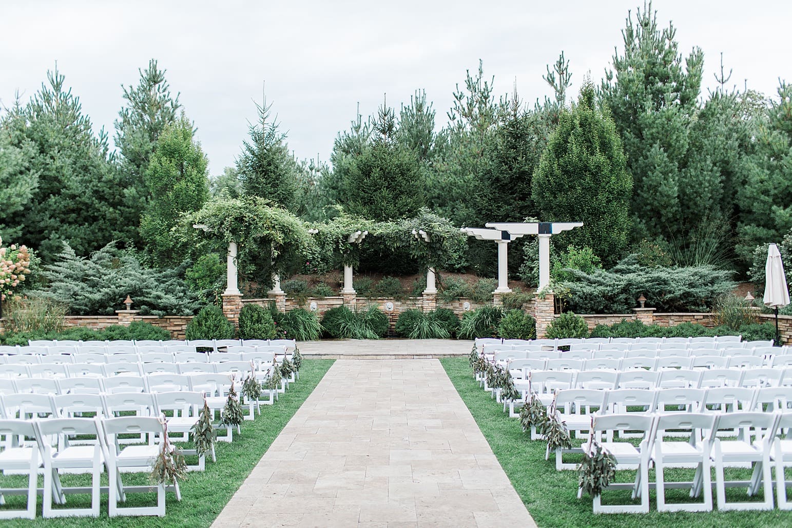 Arielle Peters Photography | Outdoor wedding day at The Pavilion at Sandy Pines in Demotte, Indiana.