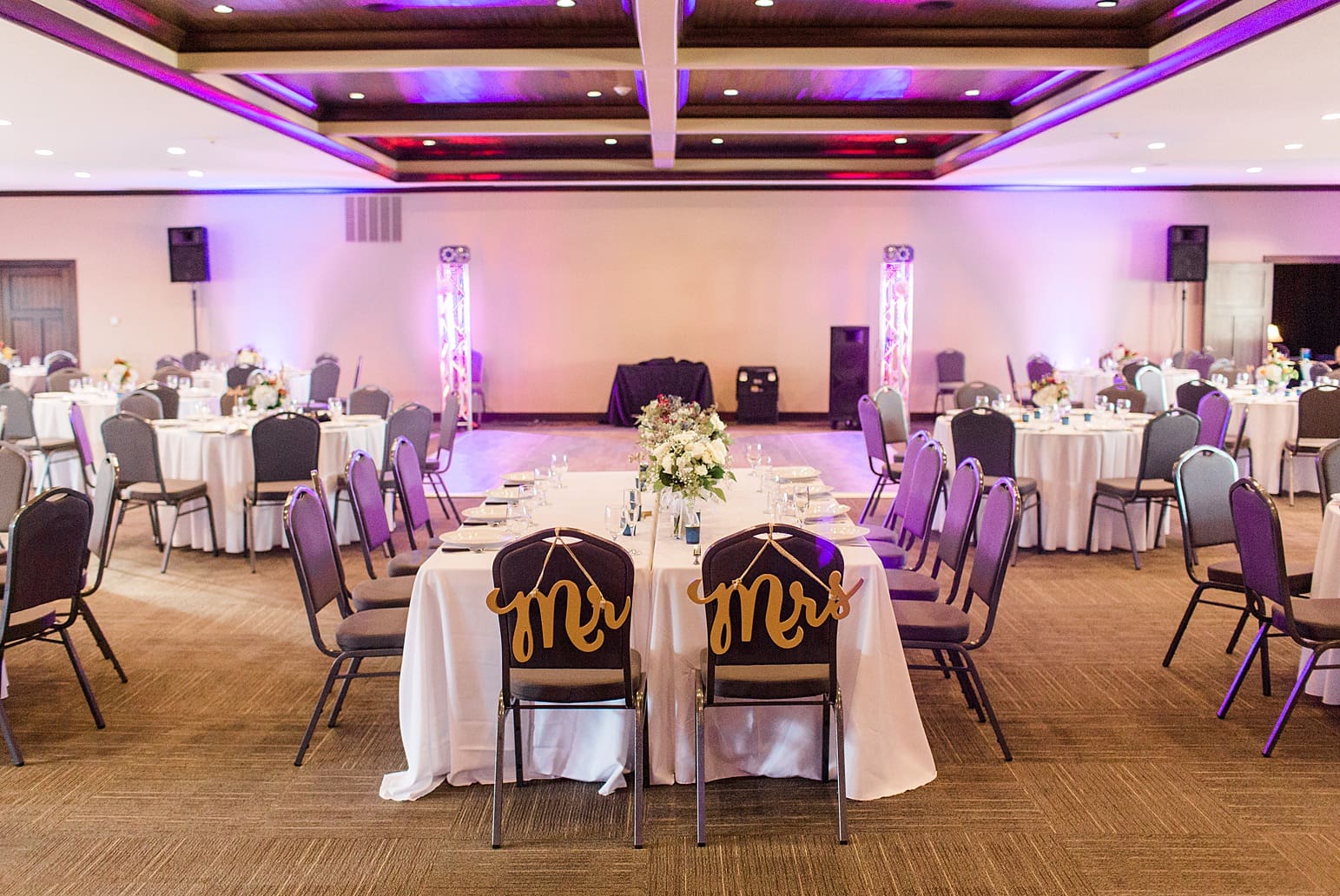 Arielle Peters Photography | Fall wedding reception table settings and floral arrangements on wedding day at the Sleepy Owl Restaurant in Syracuse, Indiana.