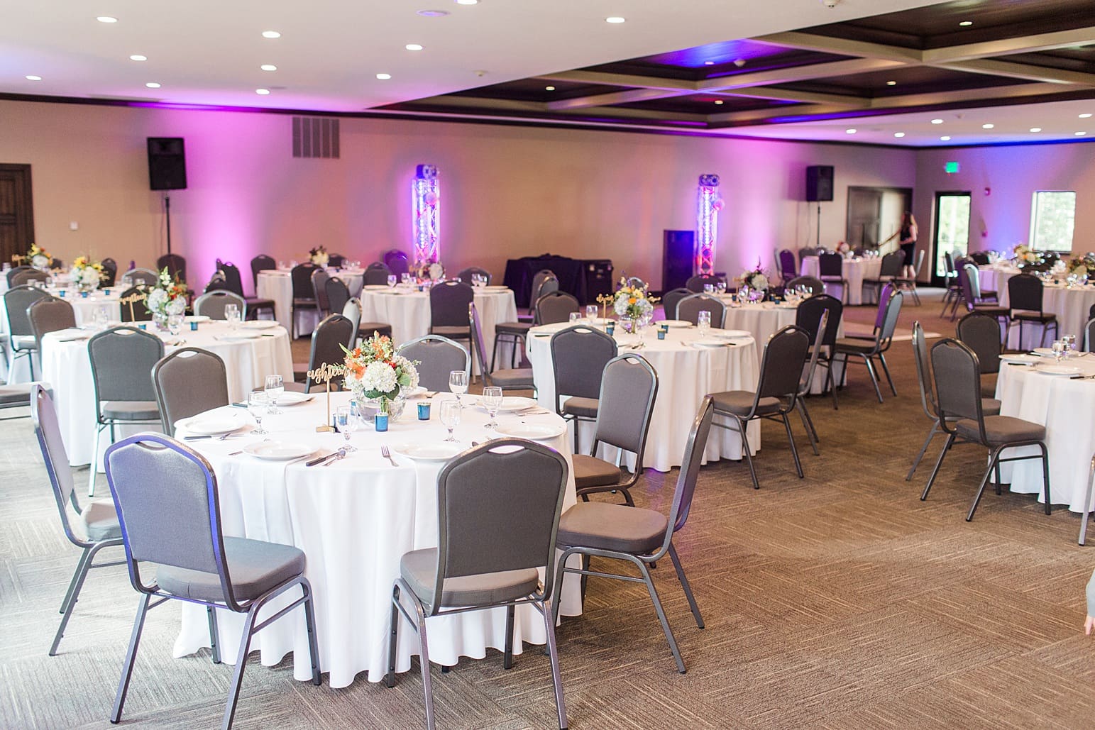 Arielle Peters Photography | Fall wedding reception table settings and floral arrangements on wedding day at the Sleepy Owl Restaurant in Syracuse, Indiana.