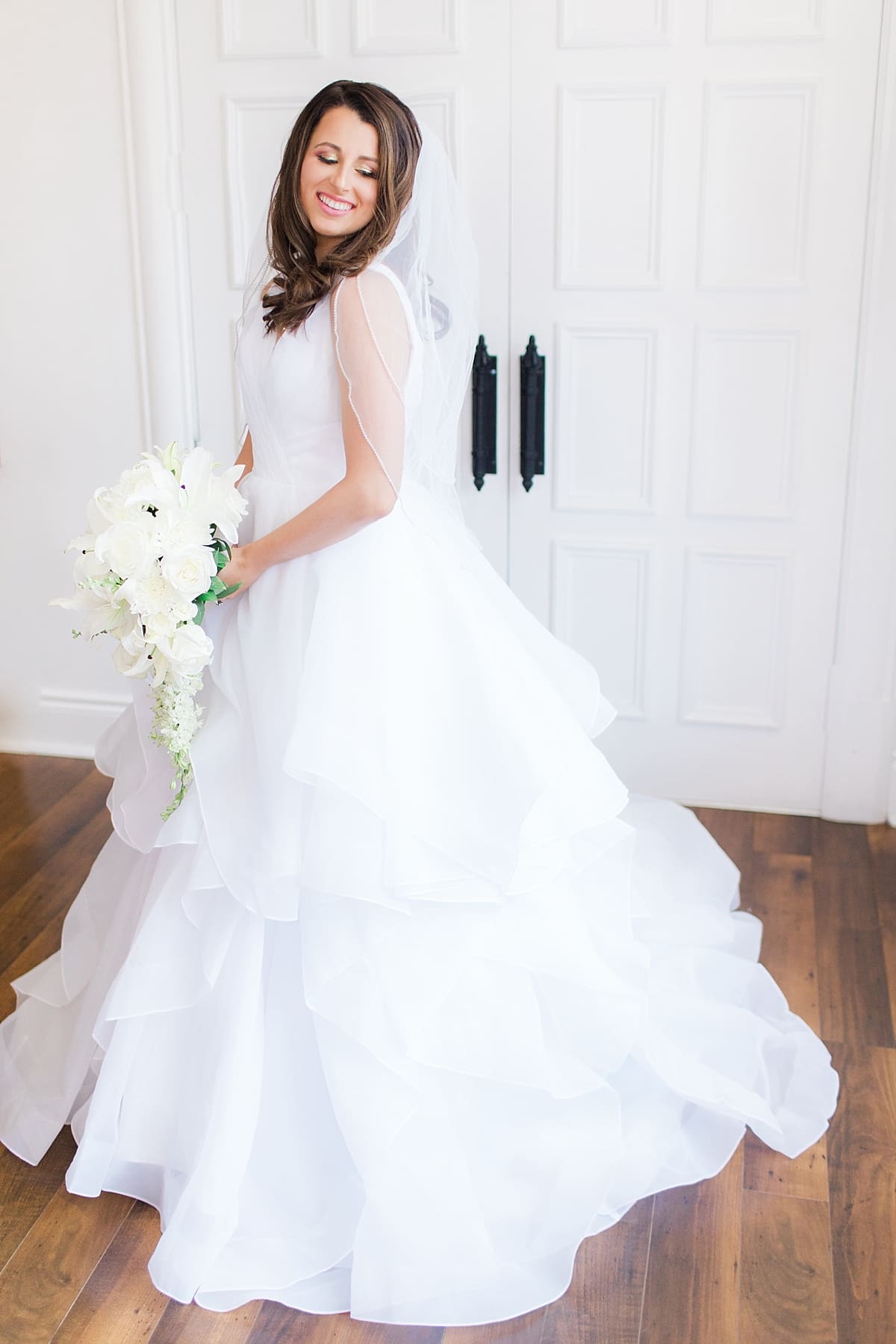 Arielle Peters Photography | Bride holding her bouquet on wedding day at Loft 310 in Kalamazoo, Michigan.
