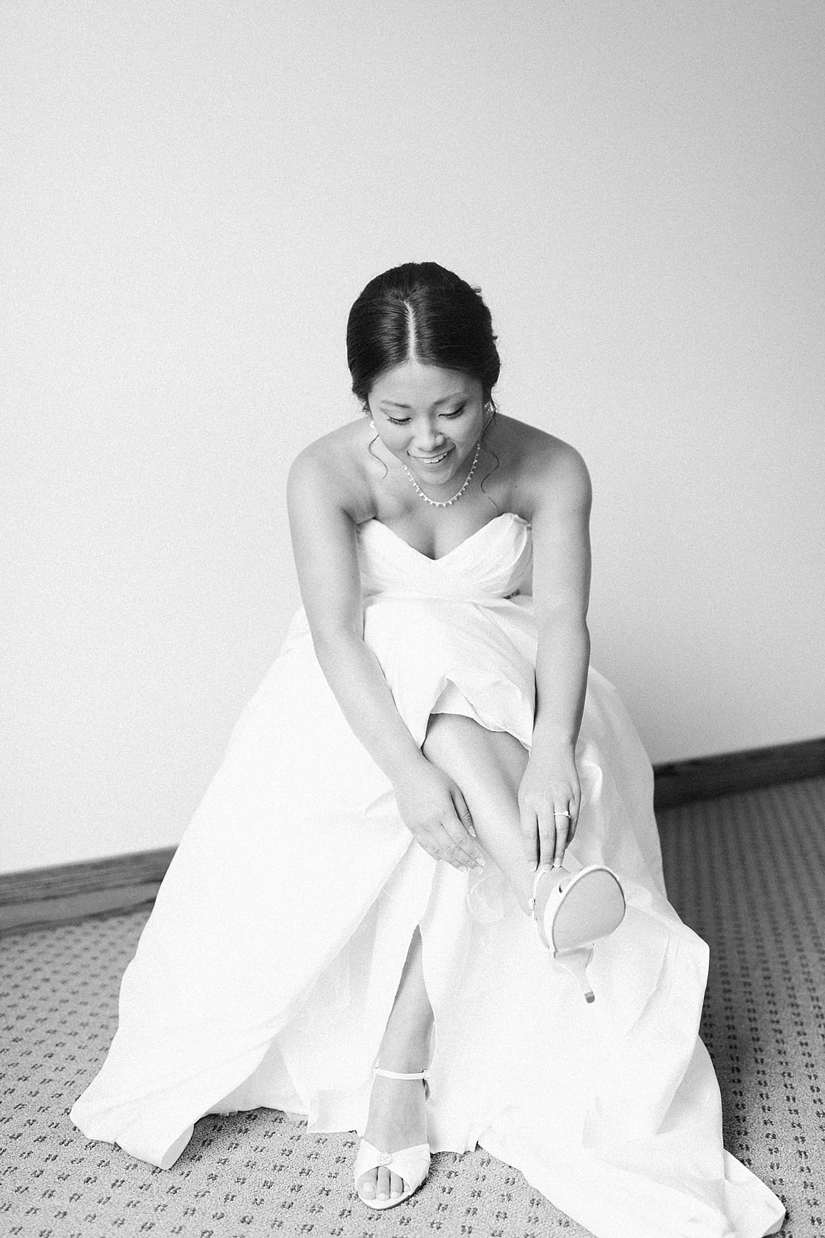 Arielle Peters Photography | Bride putting on her shoes on wedding day in Fort Wayne, Indiana. 