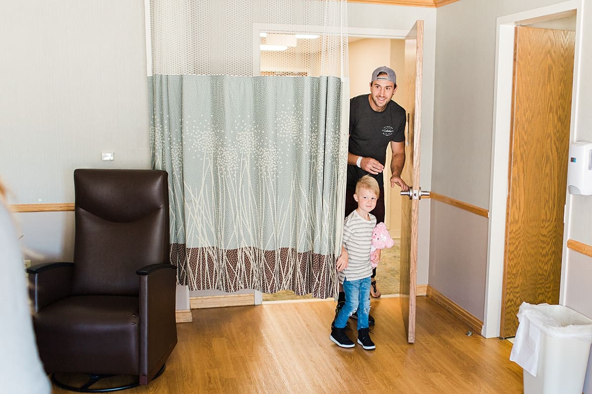Arielle Peters Photography | Dad and son seeing newborn baby sister in the hospital.