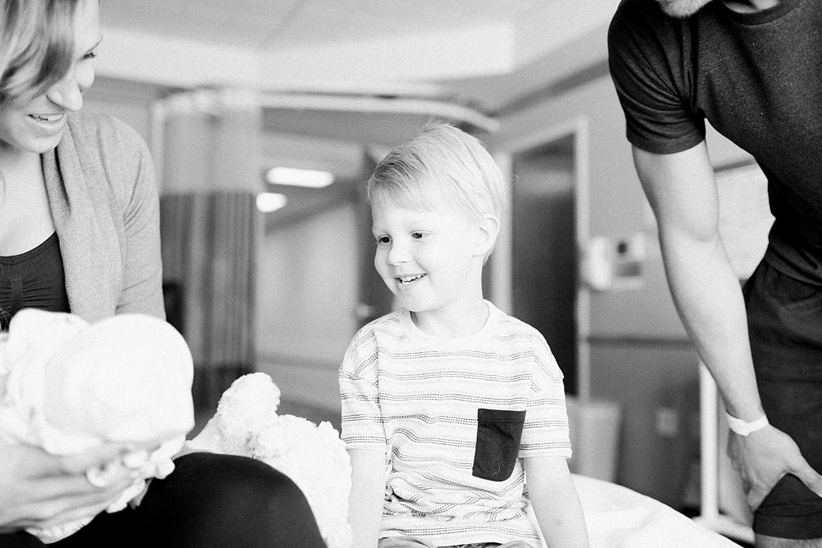 Arielle Peters Photography | Big brother meeting his newborn baby sister.