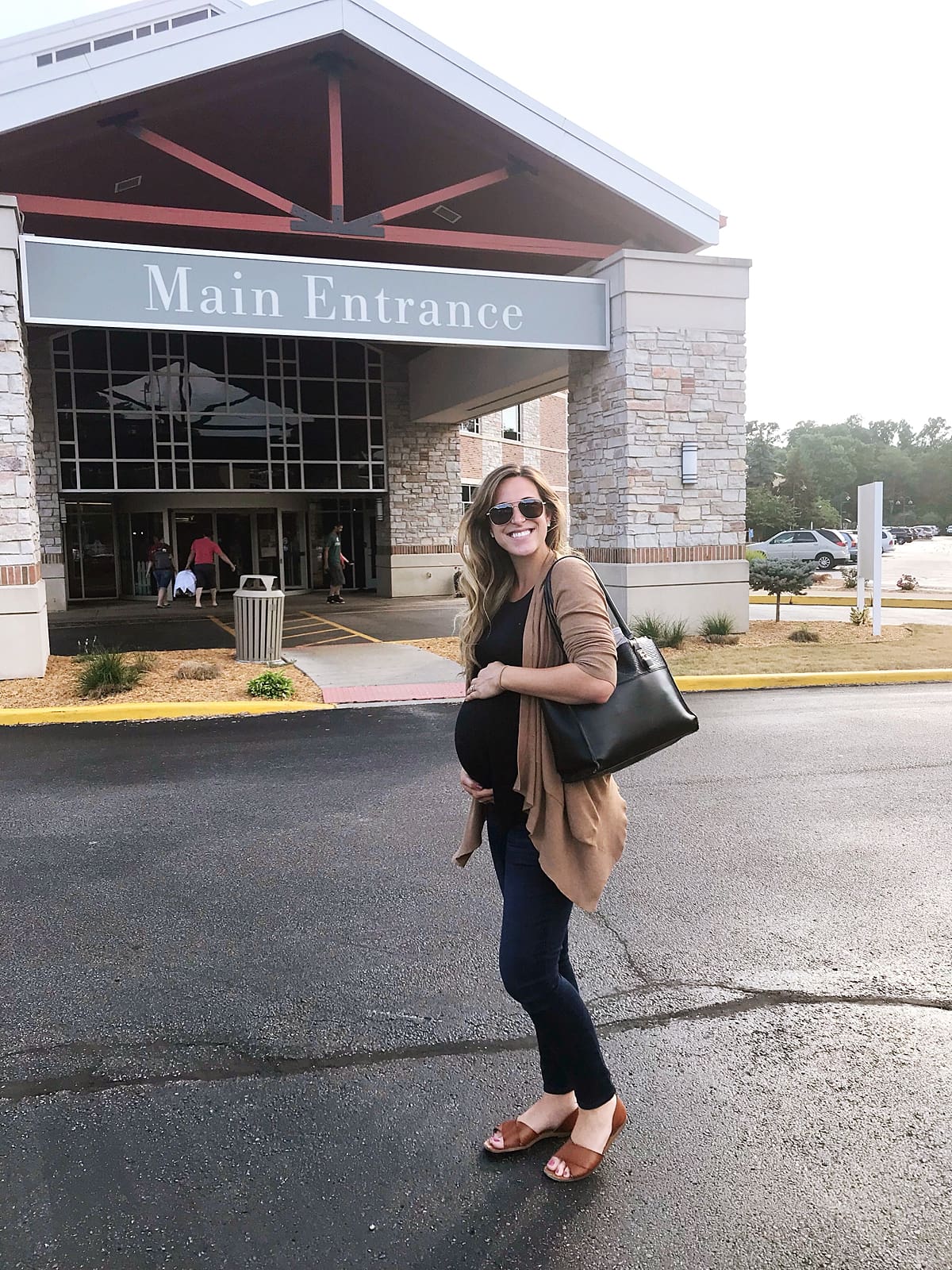 Arielle Peters Photography | Pregnant mom walking into the hospital to give birth.