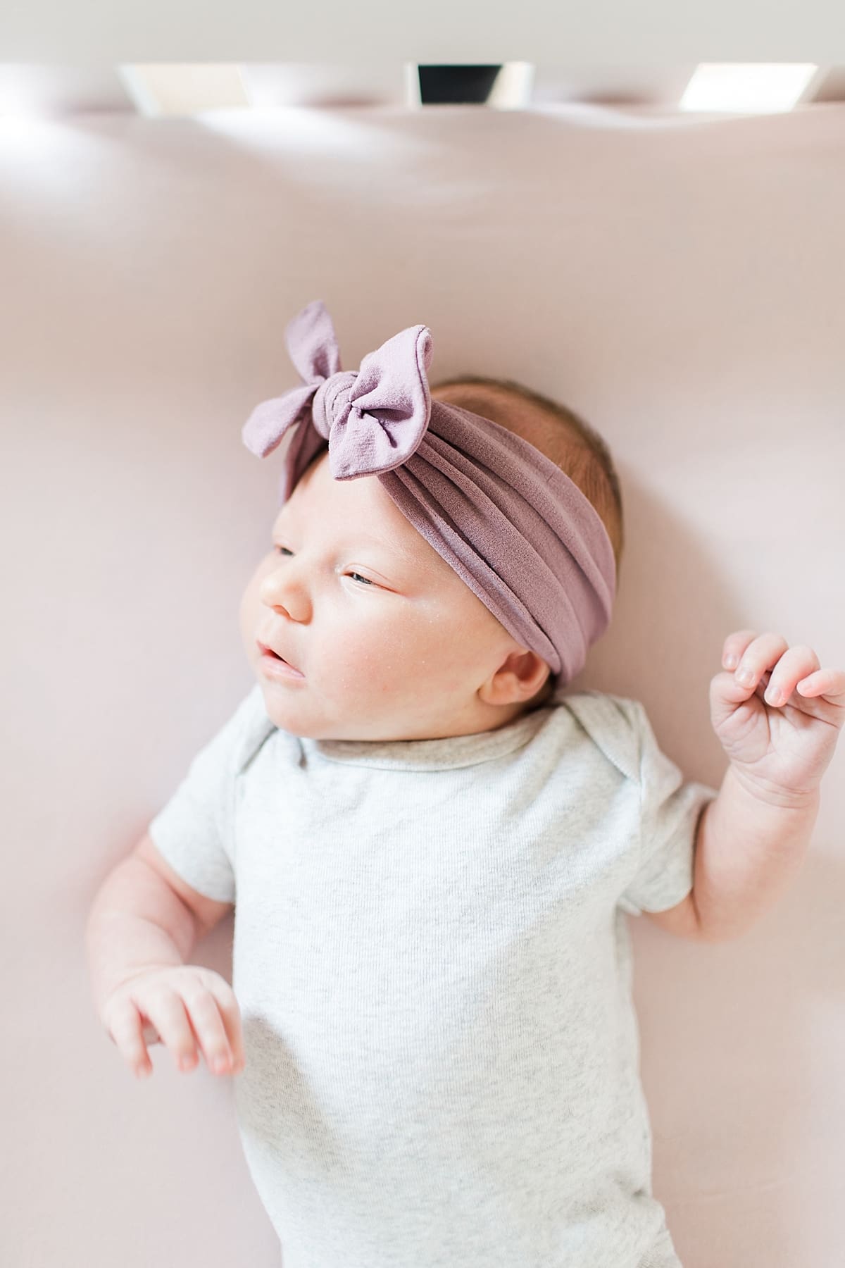 Arielle Peters Photography | Newborn baby girl wearing bow in one month photos.