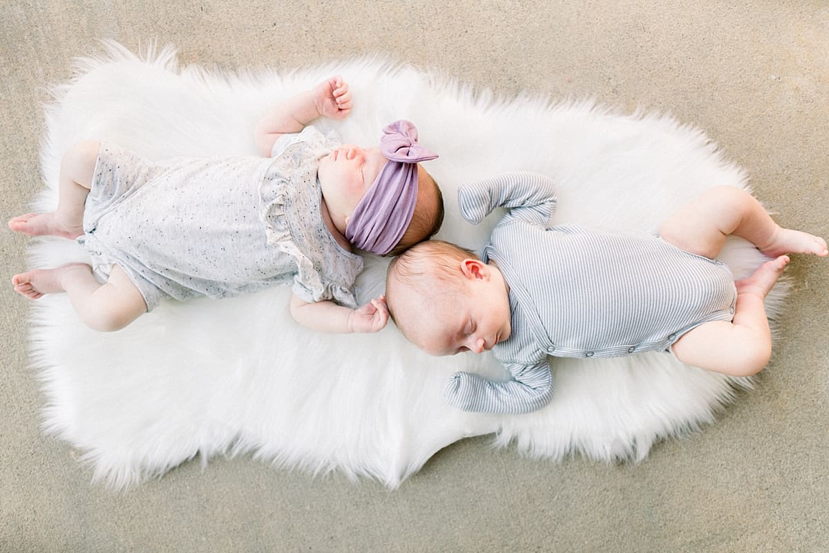 Arielle Peters Photography | Two newborn babies sleeping next to each other. 
