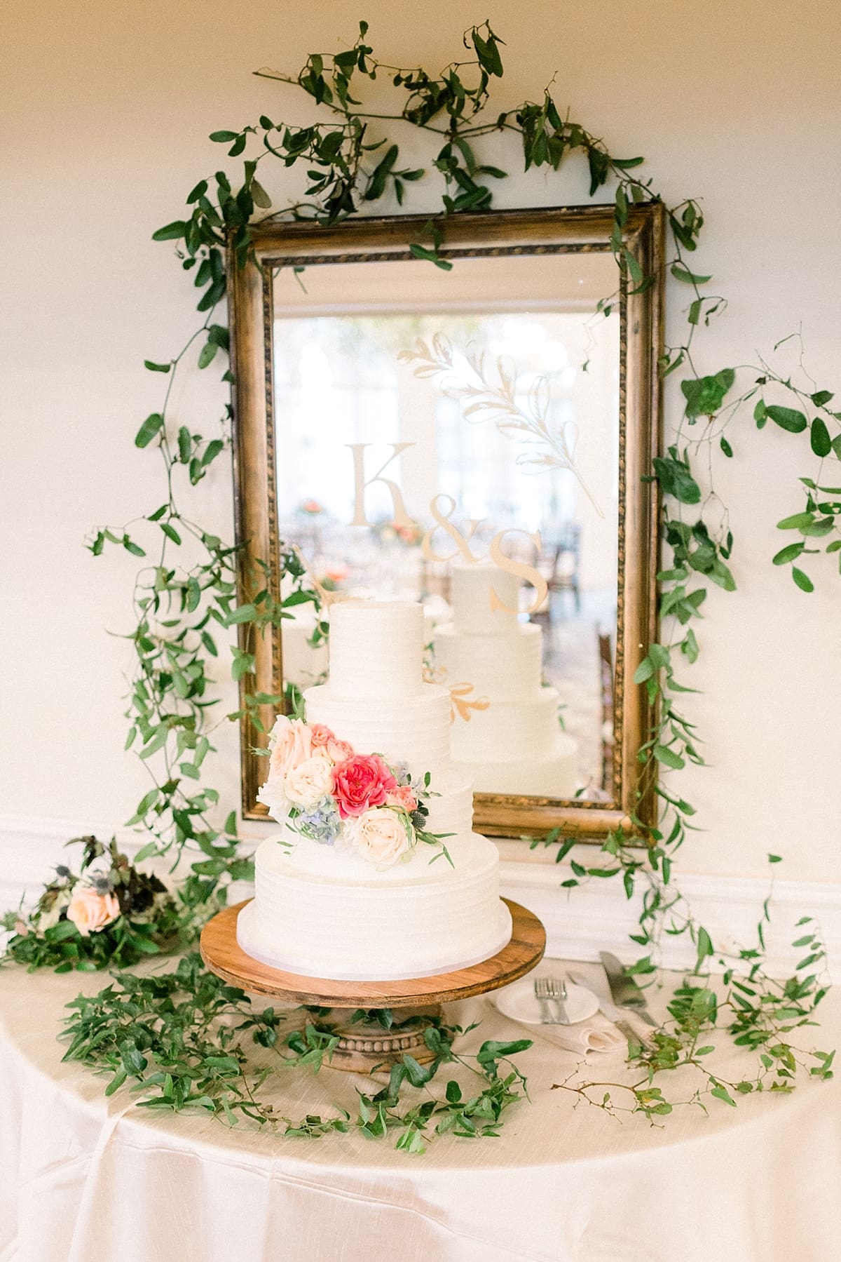 Arielle Peters Photography | Wedding reception cake and floral arrangements at Sycamore Hills Golf Club in Fort Wayne, Indiana on wedding day.