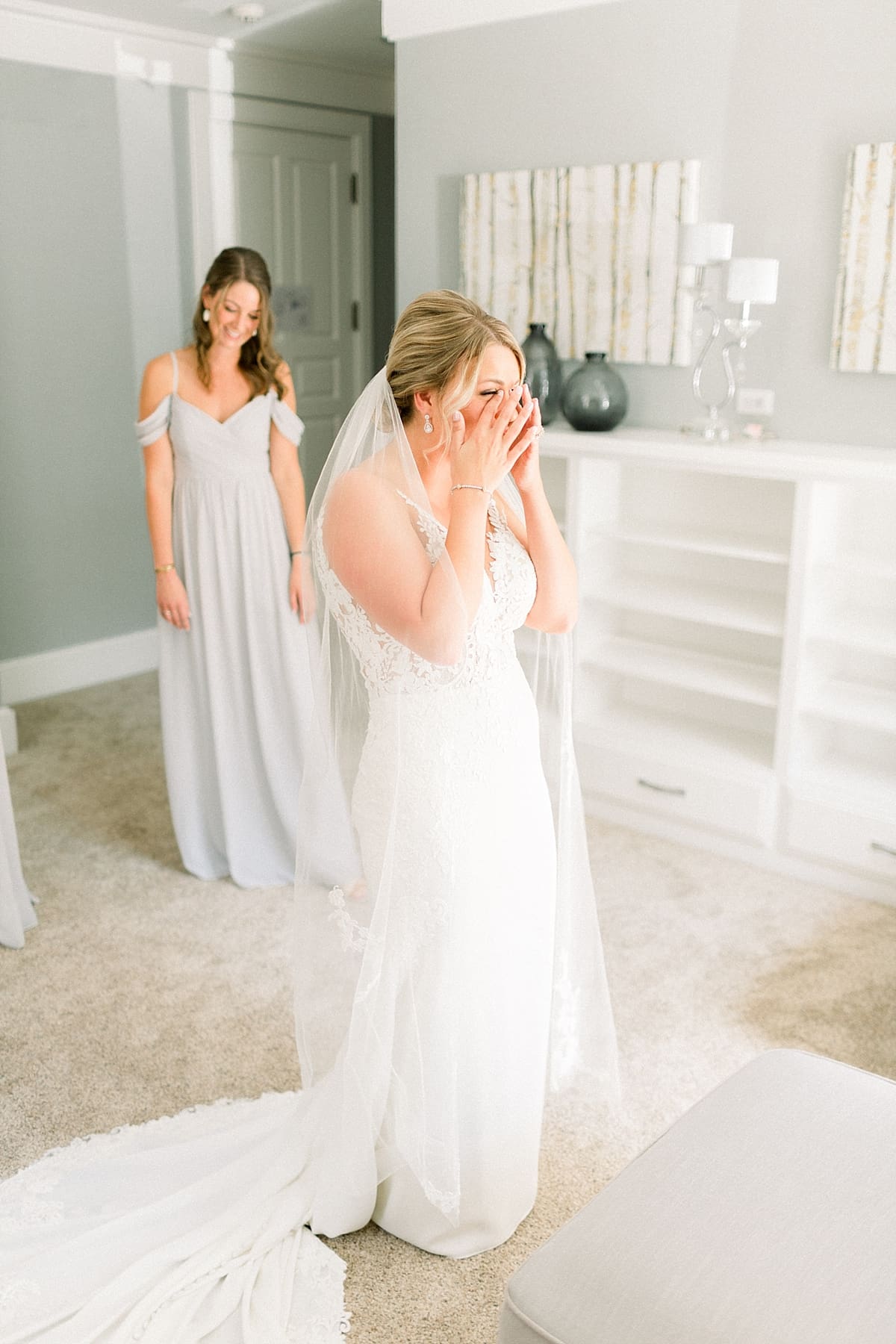 Arielle Peters Photography | Bridesmaids getting first look at bride at The Morris Estate in Niles, Michigan on wedding day. 