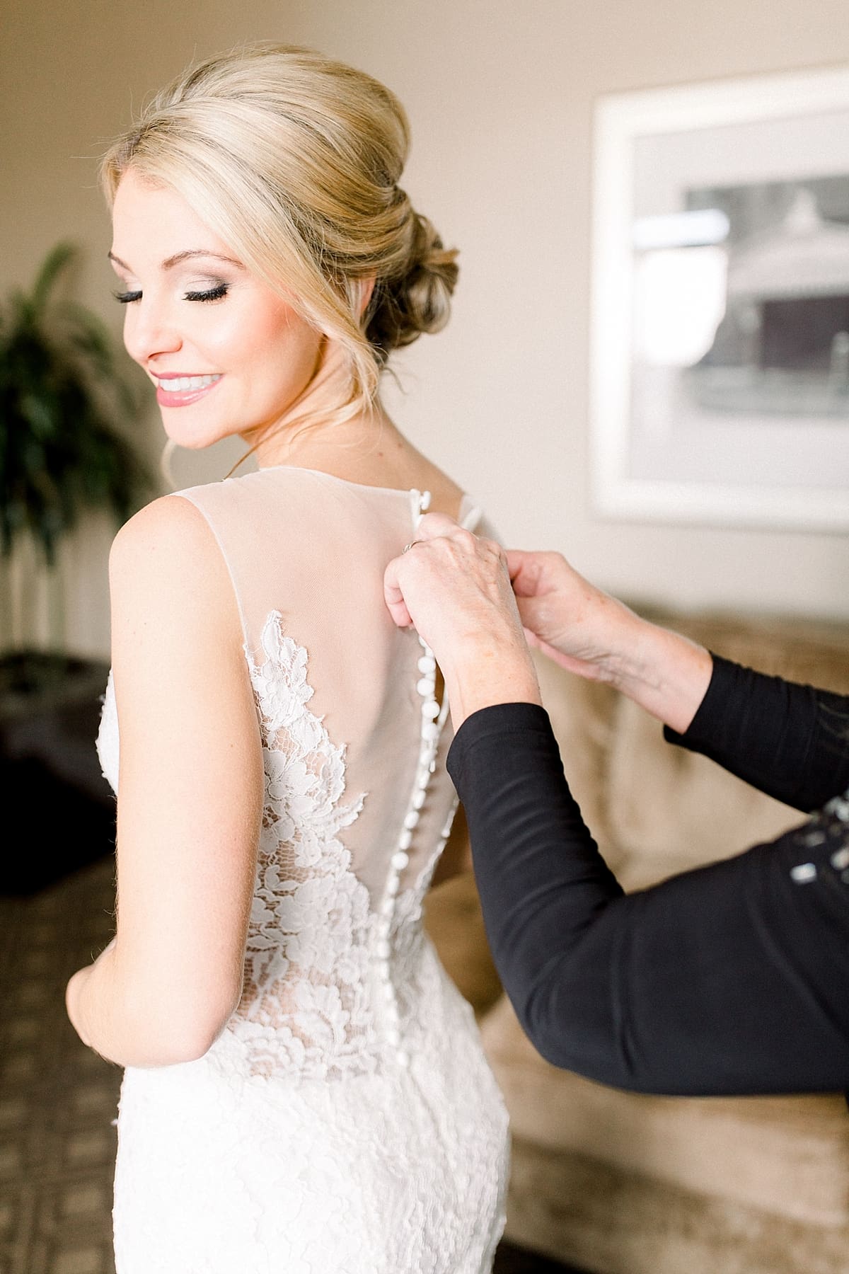 Arielle Peters Photography | Mother of the bride buttoning the bride's dress on Indianapolis wedding day.